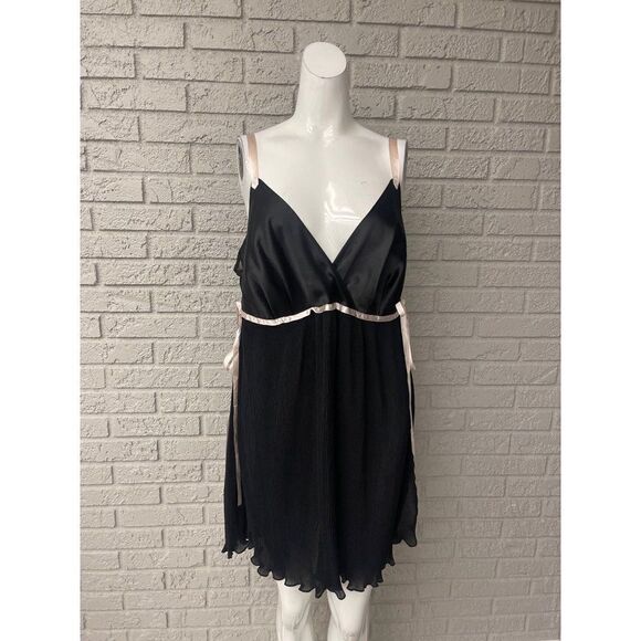 Avenue Body Black Satin Pleated with Pink Ribbon Trim Sleepwear Size 18 / 20 NWT - Picture 1 of 9